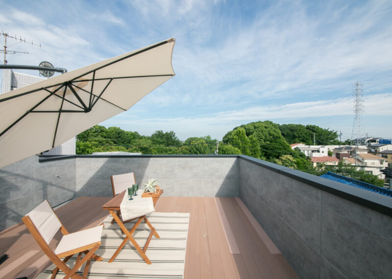 屋上庭園でプライベート空間を楽しむ住まい