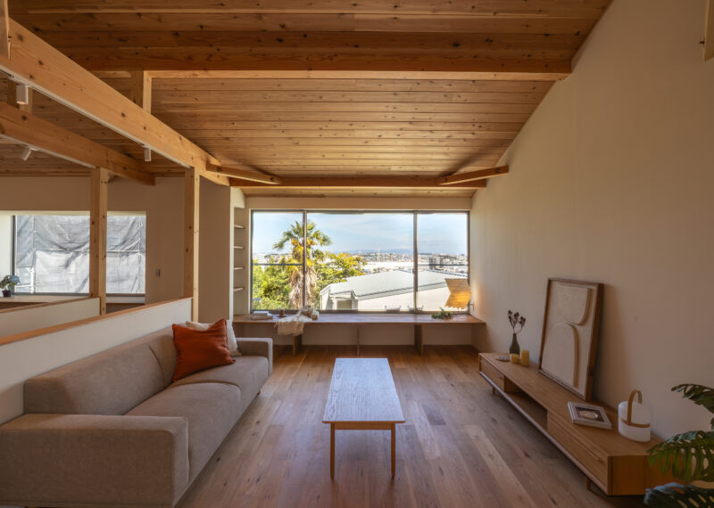 開放的な眺望とヌックのある2階リビングの住まい